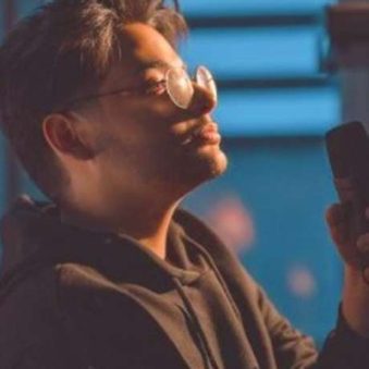 دانلود آهنگ کنار اسمت تو گوشیم یه قلبه