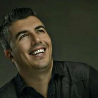 دانلود آهنگ تو چه کردی قلبم واسه تو میزنه