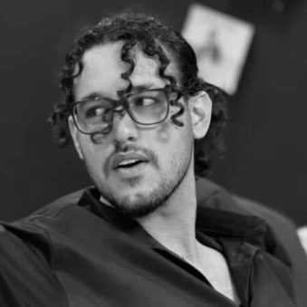 دانلود آهنگ جدید امیر ماهان میگم تموم شاعرا برای تو غزل بگن دانلود آهنگ جدید امیر ماهان میگم تموم شاعرا برای تو غزل بگن