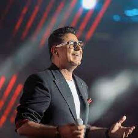 دانلود آهنگ جدید حجت اشرف زاده دورت بگردم اجرای زنده