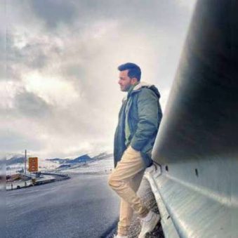 دانلود آهنگ رضا طاهر عجب حالی داریم