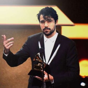 دانلود آهنگ من فکر کنم جهان دیگری هم هست شروین حاجی پور